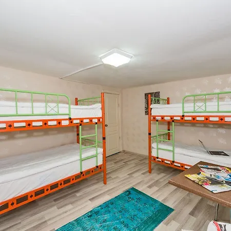 Orange Airport Hotell 3*