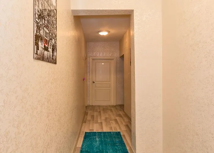 Orange Airport Отель