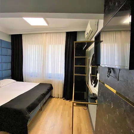 Orange Airport Otel 3*